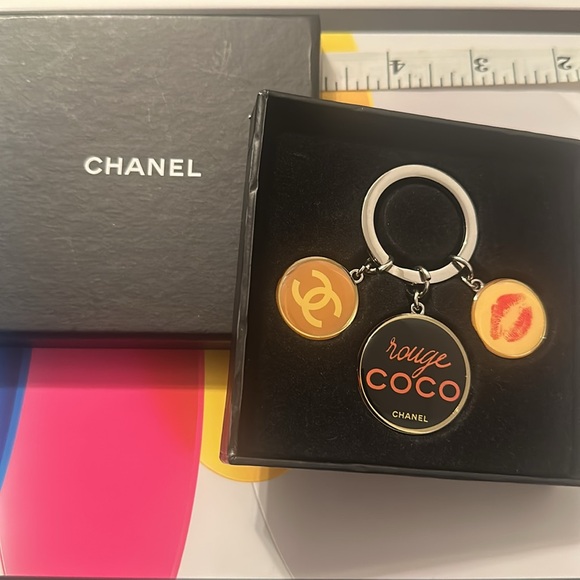 Chanel Rouge Coco Keychain - Picture 2 of 4